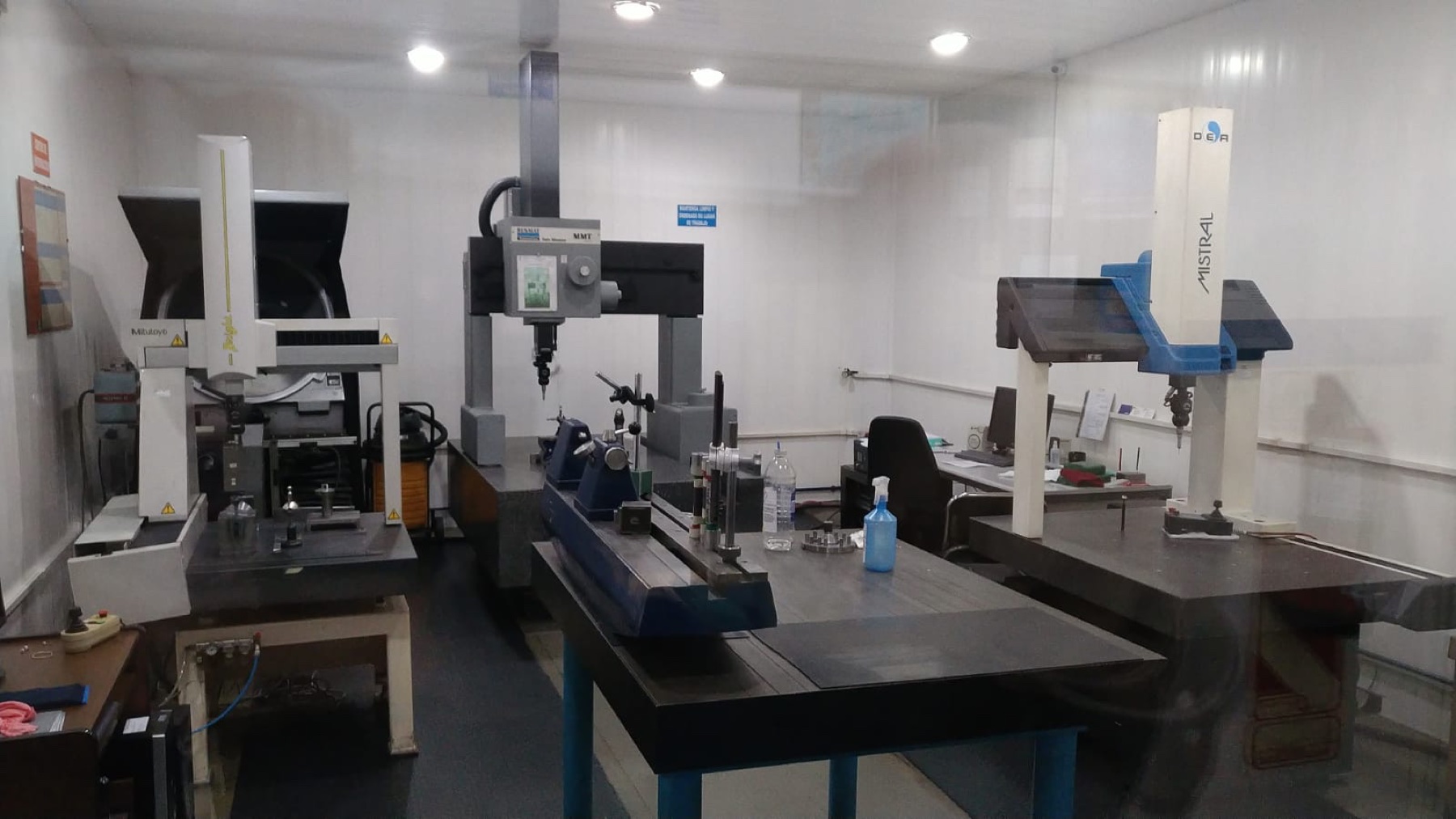 Laboratorio metrológico de CARPLA con máquinas de medición por coordenadas