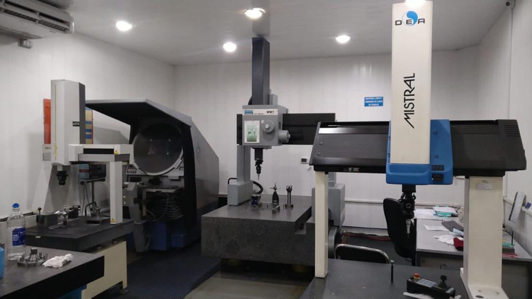 Máquinas tridimensionales DEA Mistral y Mitutoyo del laboratorio de CARPLA